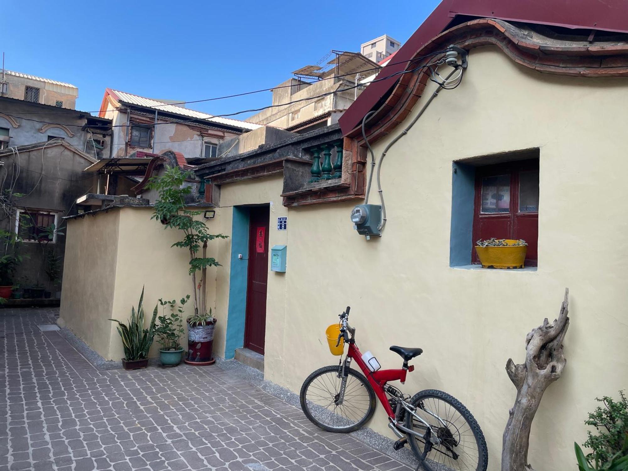 Xinqin B&B - City Area Цзиньчэн Экстерьер фото